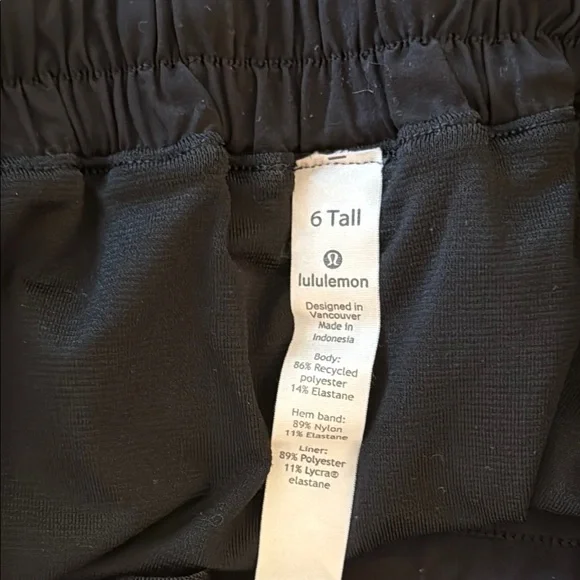 lululemon 4” Hotty Hot Shorts - Size 6 Tall - Picture 2 of 3